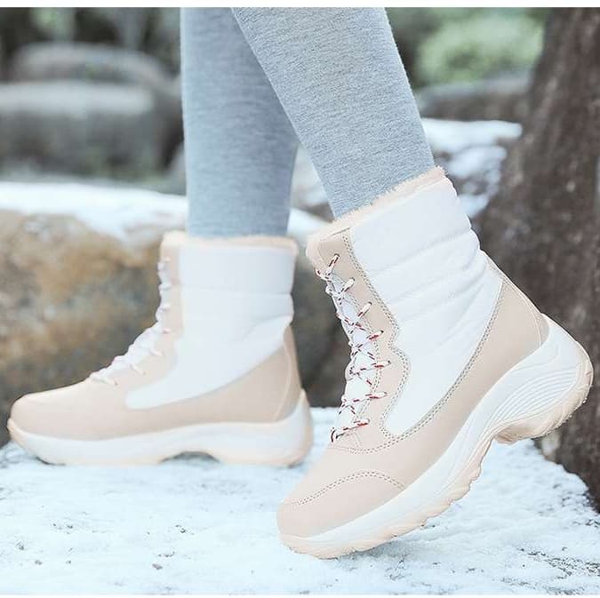 長靴レディース 雪景色に映える防寒ブーツ